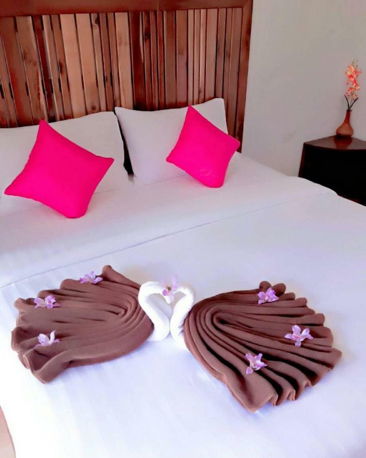 Billabong Hotel And Cafe Bantaj Kültér fotó